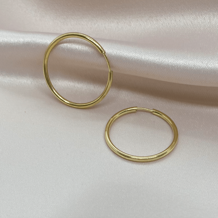Laura Small Hoop Earrings - ShopHannaLee