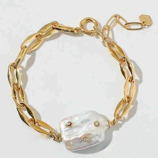 The Pia Pearl Braclet